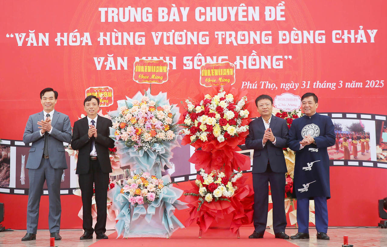 Hơn 300 hiện vật được trưng bày tái hiện văn hóa Hùng Vương