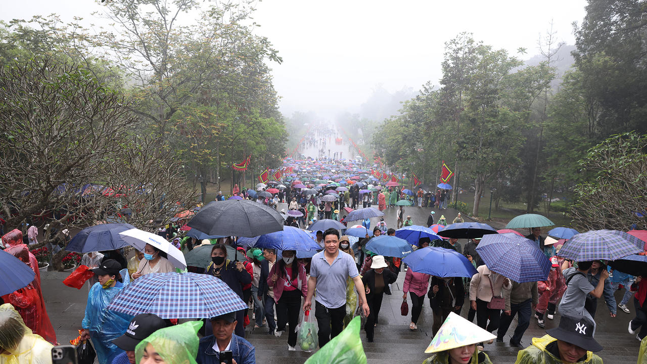 Chủ tịch nước Lương Cường dâng hương giỗ tổ Hùng Vương