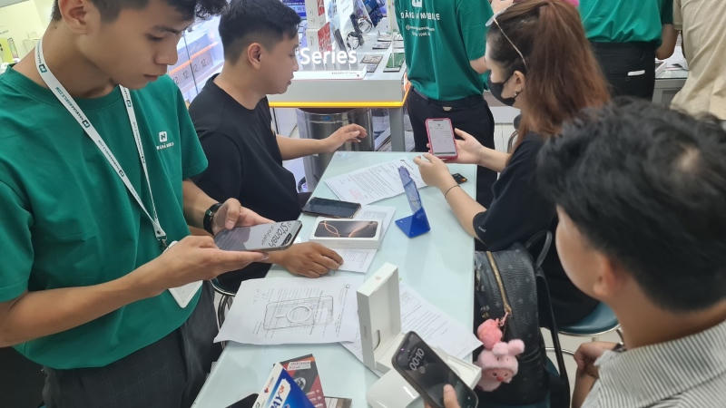 Thị trường lên đời iPhone 16 Series vẫn rất sôi động: iPhone chưa bao giờ ngừng "hot" 