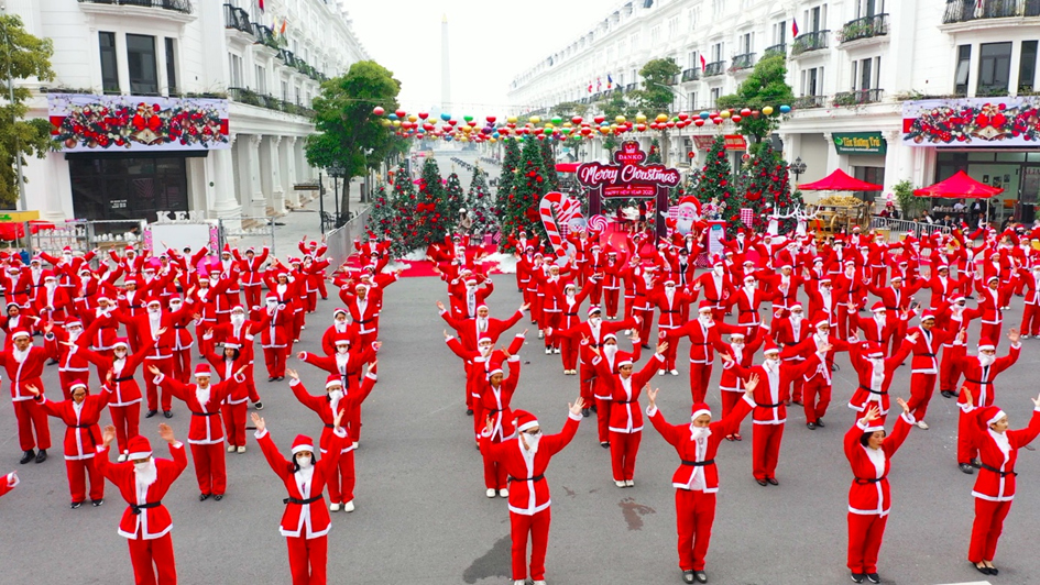 DANKO CITY - GIÁNG SINH DIỆU KỲ VỚI 300 ÔNG GIÀ NOEL