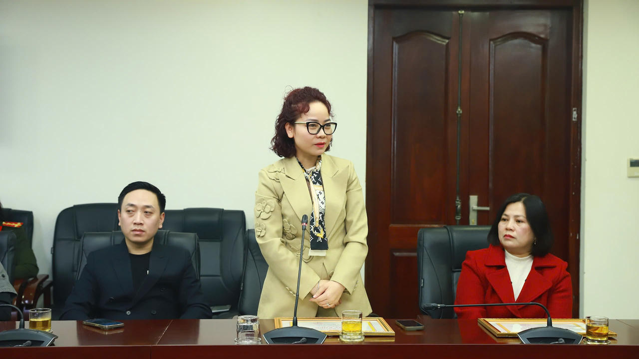 Phóng viên Báo Pháp luật Việt Nam vinh dự nhận giấy khen của Giám đốc Công an tỉnh Tuyên Quang