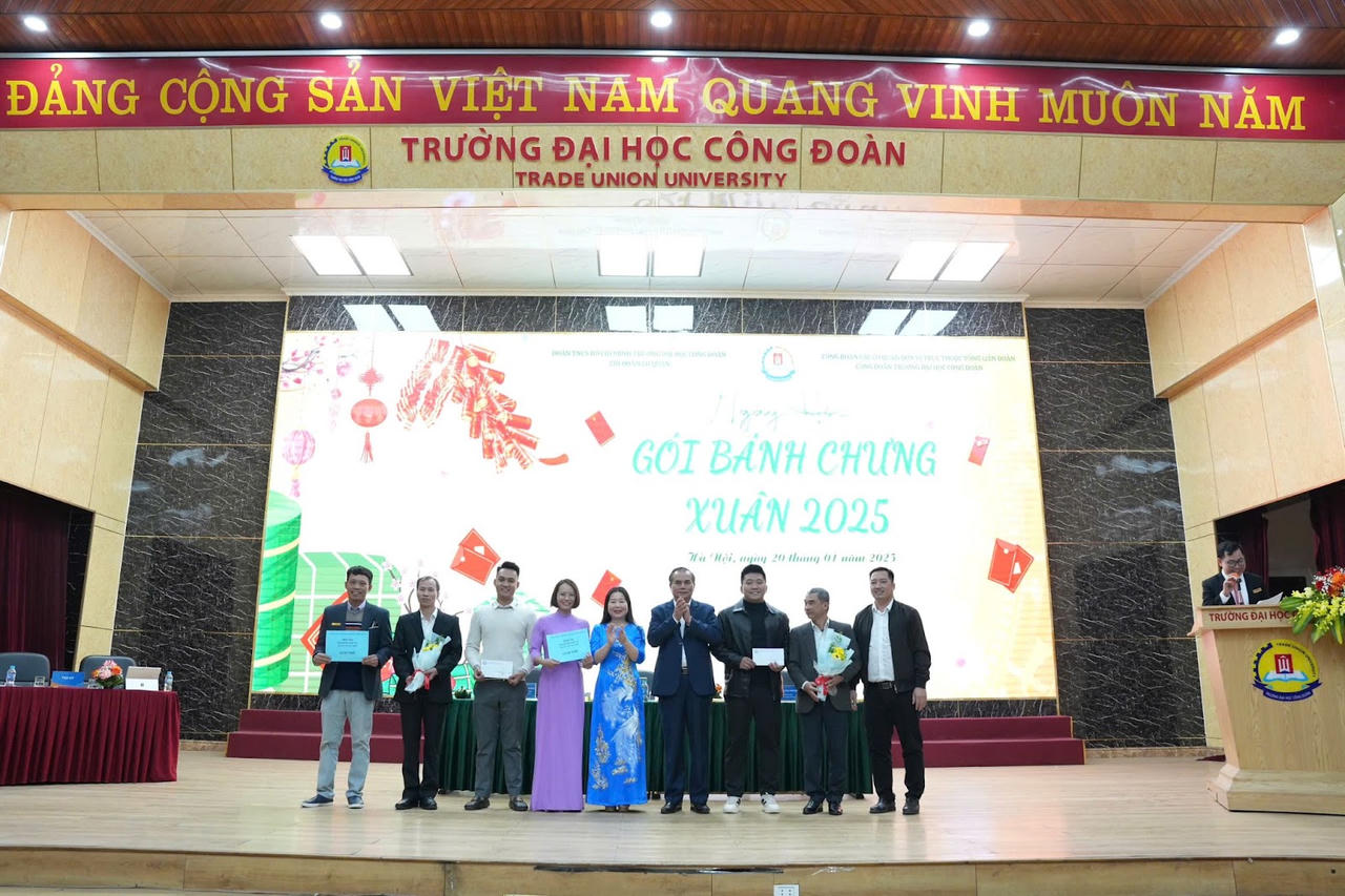 Công đoàn Trường Đại học Công Đoàn tổ chức hội thi gói bánh chưng với chủ đề “Tết sum vầy – Xuân ơn Đảng”