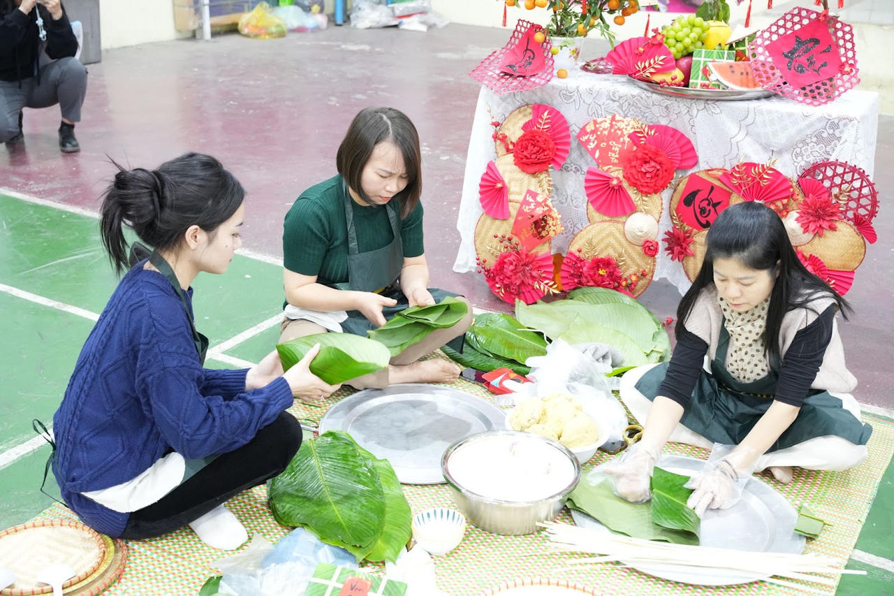 Công đoàn Trường Đại học Công Đoàn tổ chức hội thi gói bánh chưng với chủ đề “Tết sum vầy – Xuân ơn Đảng”