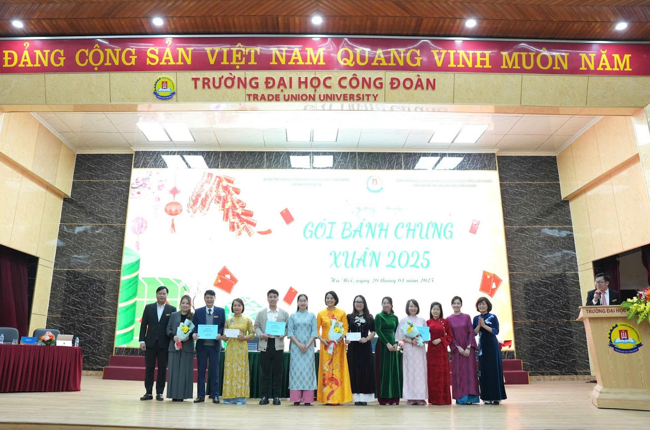 Công đoàn Trường Đại học Công Đoàn tổ chức hội thi gói bánh chưng với chủ đề “Tết sum vầy – Xuân ơn Đảng”