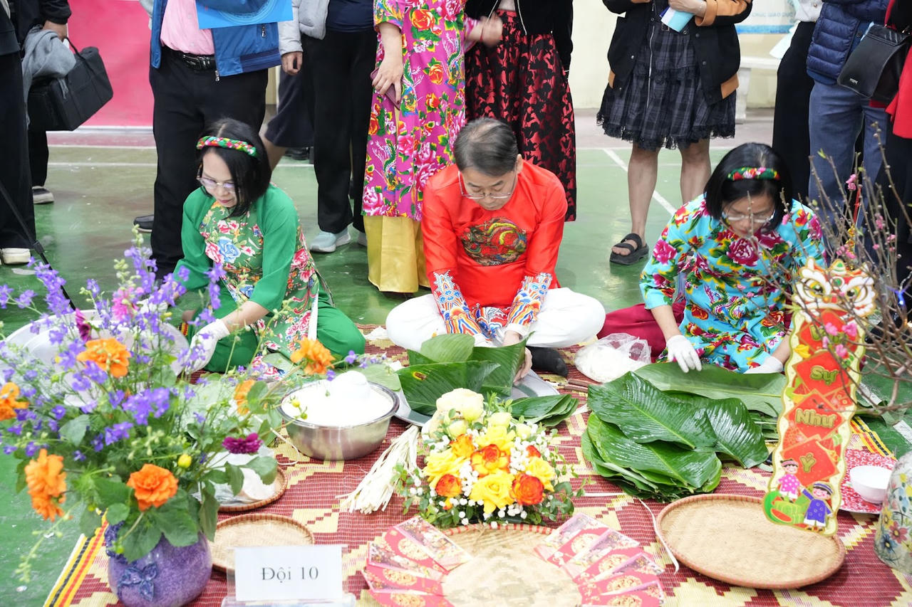 Công đoàn Trường Đại học Công Đoàn tổ chức hội thi gói bánh chưng với chủ đề “Tết sum vầy – Xuân ơn Đảng”