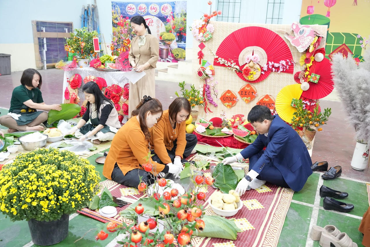 Công đoàn Trường Đại học Công Đoàn tổ chức hội thi gói bánh chưng với chủ đề “Tết sum vầy – Xuân ơn Đảng”
