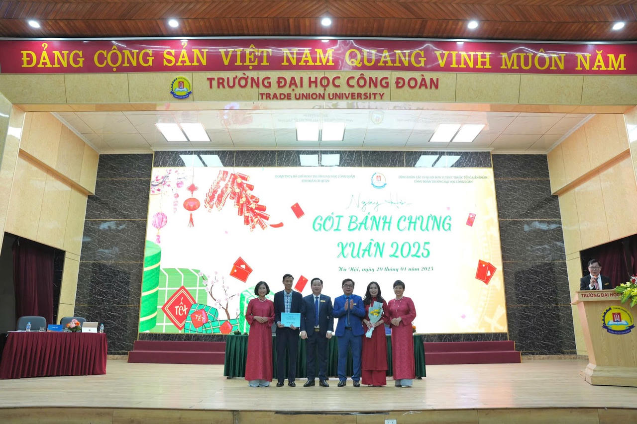 Công đoàn Trường Đại học Công Đoàn tổ chức hội thi gói bánh chưng với chủ đề “Tết sum vầy – Xuân ơn Đảng”