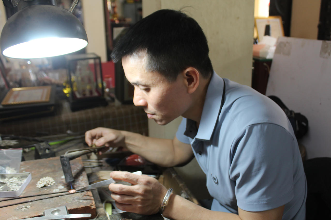 “Đậu Bạc Định Công” – Làng nghề nghệ thuật kim hoàn giữa lòng Hà Nội