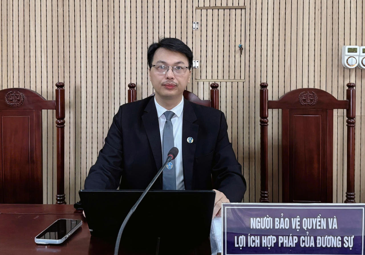 Vụ kẹo rau Kera: Quang Linh Vlogs bị bắt, Thùy Tiên có bị xử lý?