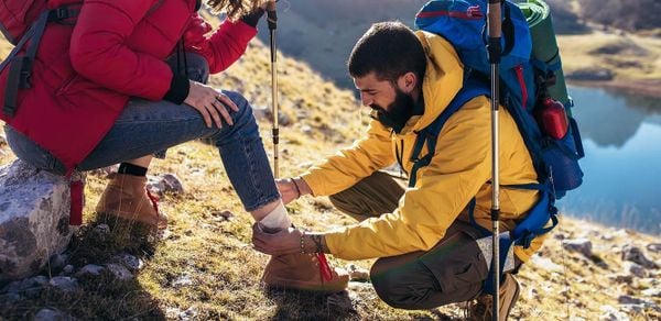 Chuyên gia hướng dẫn kỹ năng xử lý các tình huống khẩn cấp xảy ra khi leo núi