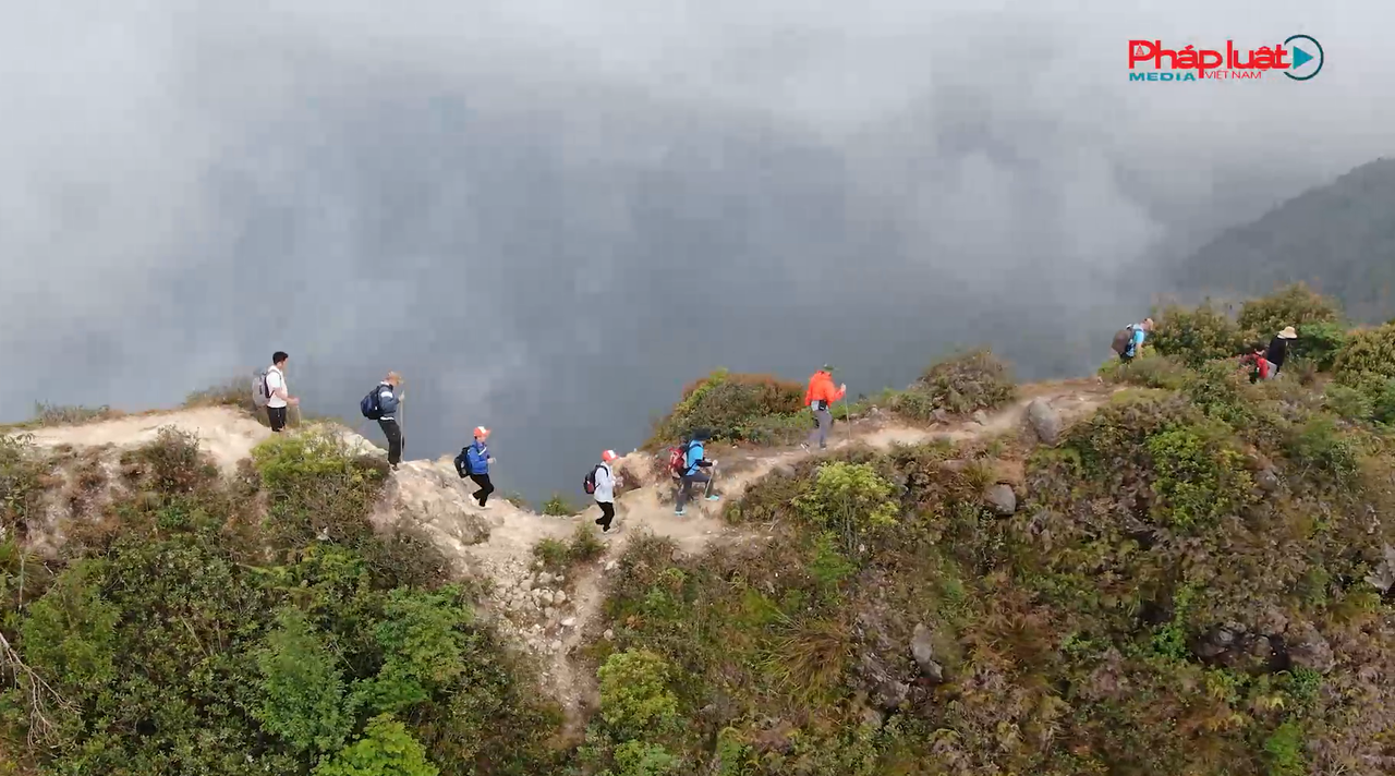 Chuyên gia hướng dẫn kỹ năng xử lý các tình huống khẩn cấp xảy ra khi leo núi