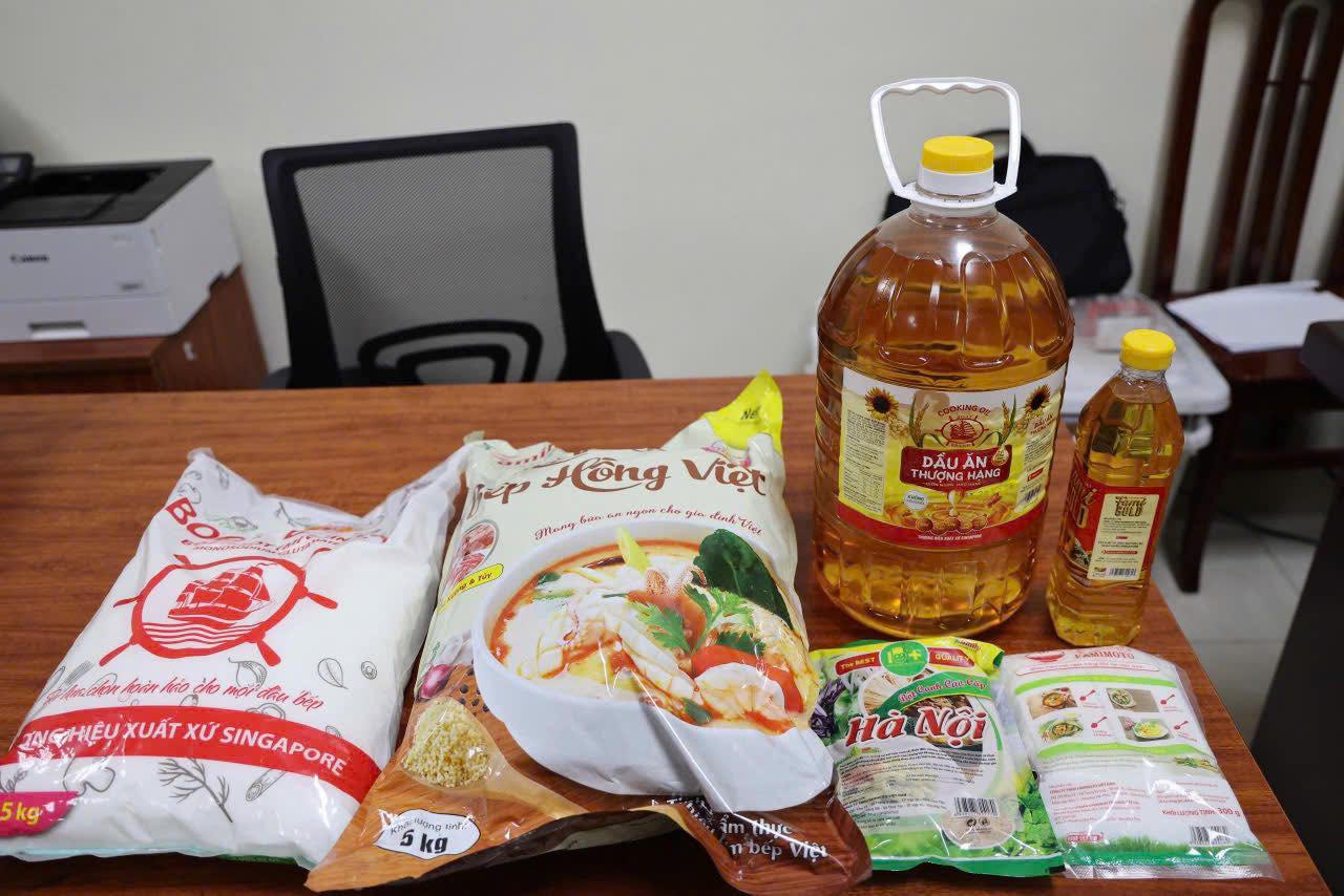 Phú Thọ: Phát hiện hàng trăm tấn bột nêm, dầu ăn, mì chính giả tại công ty Famimoto