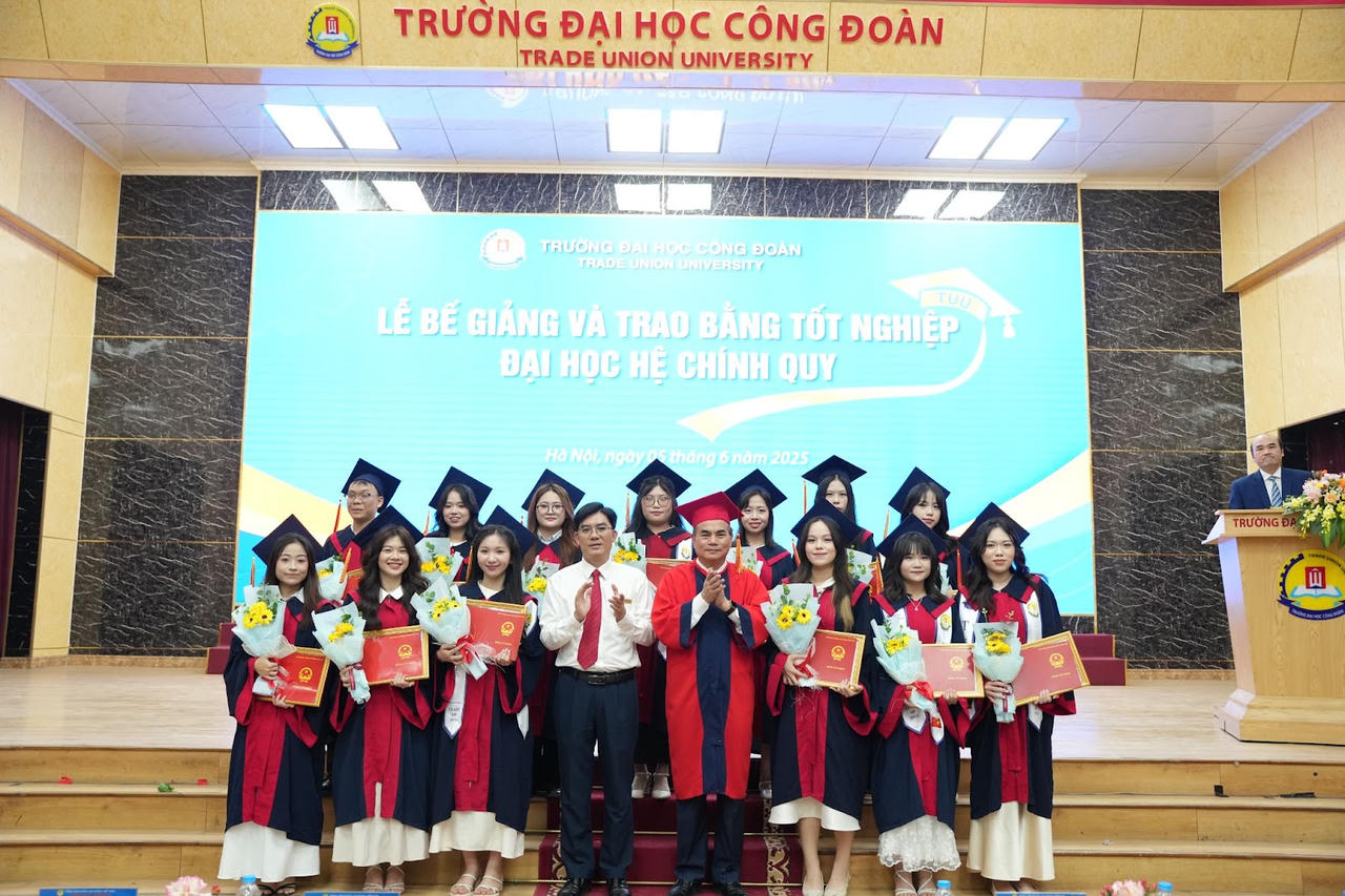 Trường Đại học Công đoàn tổ chức Lễ Bế giảng và Trao Bằng tốt nghiệp năm 2025