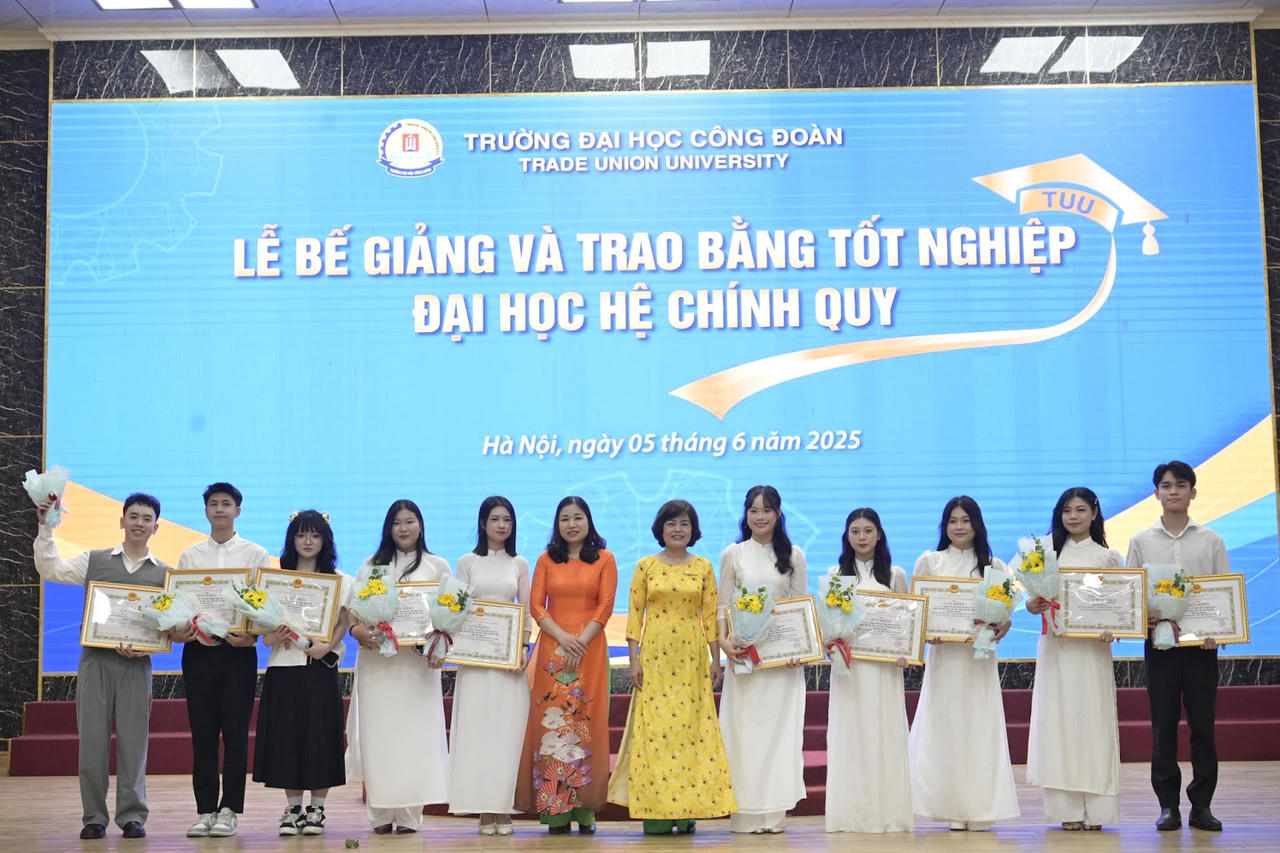 Trường Đại học Công đoàn tổ chức Lễ Bế giảng và Trao Bằng tốt nghiệp năm 2025