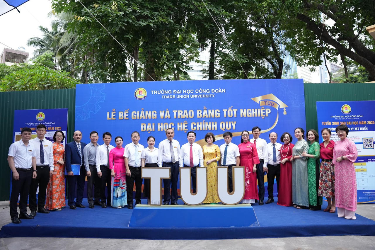 Trường Đại học Công đoàn tổ chức Lễ Bế giảng và Trao Bằng tốt nghiệp năm 2025