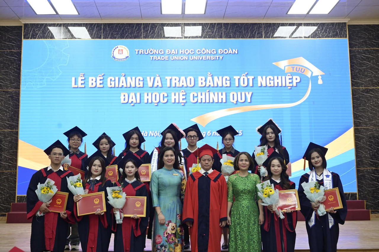 Trường Đại học Công đoàn tổ chức Lễ Bế giảng và Trao Bằng tốt nghiệp năm 2025