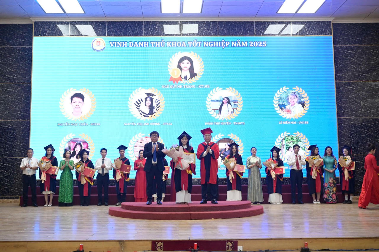 Trường Đại học Công đoàn tổ chức Lễ Bế giảng và Trao Bằng tốt nghiệp năm 2025