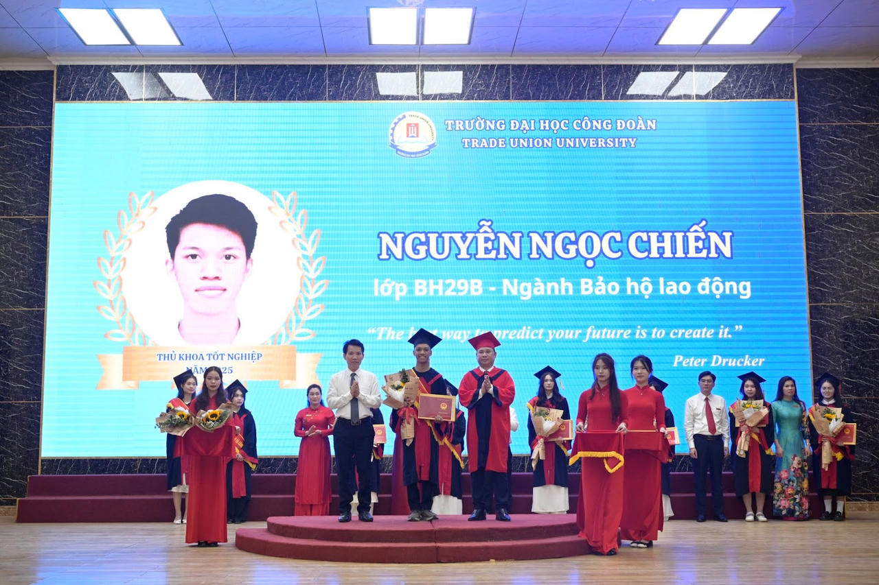 Trường Đại học Công đoàn tổ chức Lễ Bế giảng và Trao Bằng tốt nghiệp năm 2025