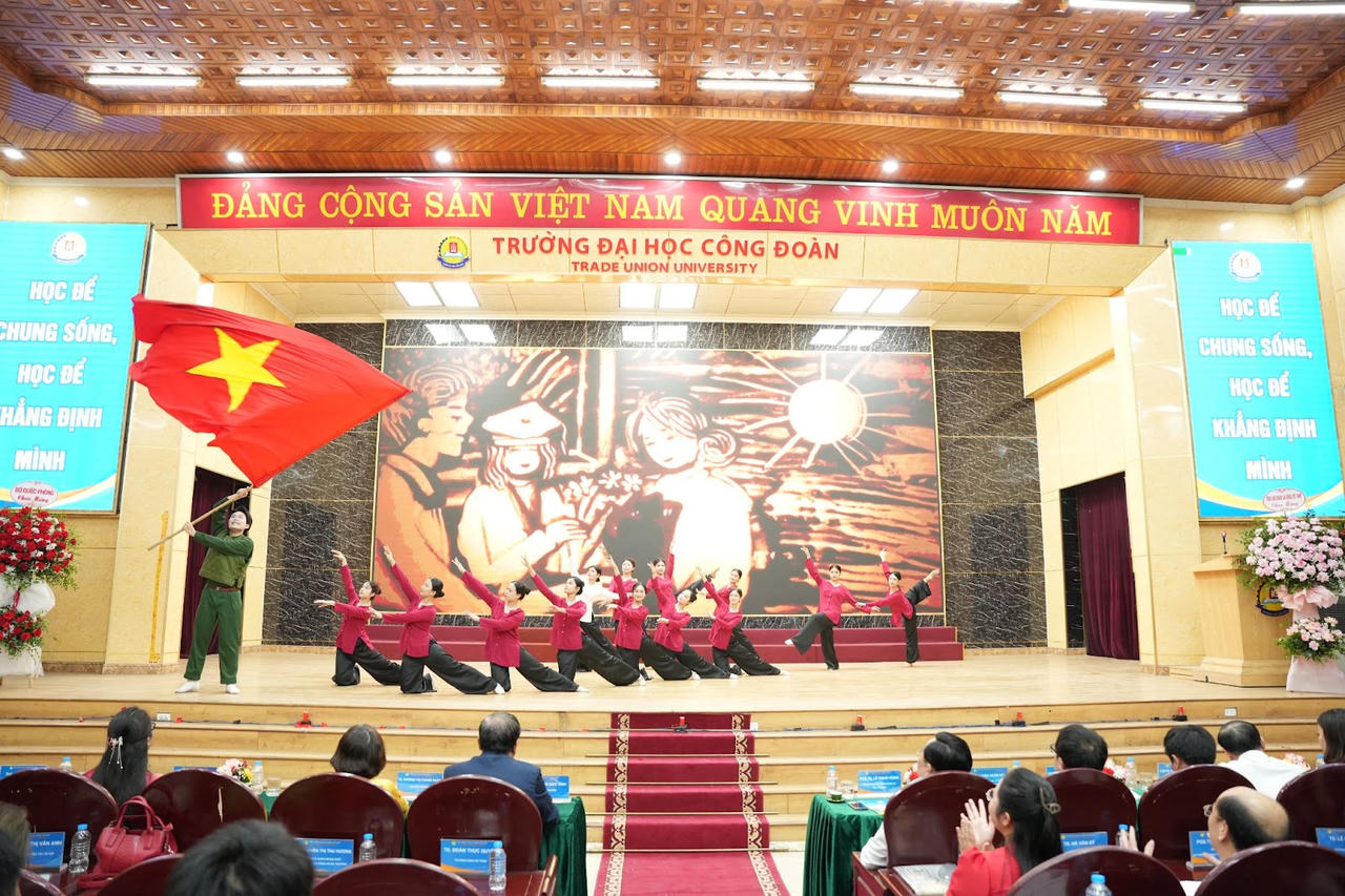 Trường Đại học Công đoàn tổ chức Lễ Bế giảng và Trao Bằng tốt nghiệp năm 2025