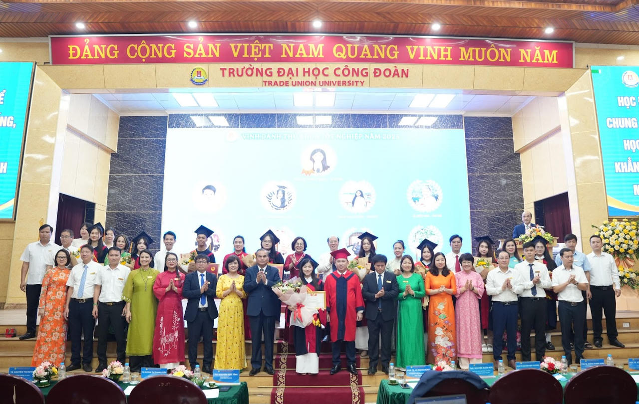 Trường Đại học Công đoàn tổ chức Lễ Bế giảng và Trao Bằng tốt nghiệp năm 2025