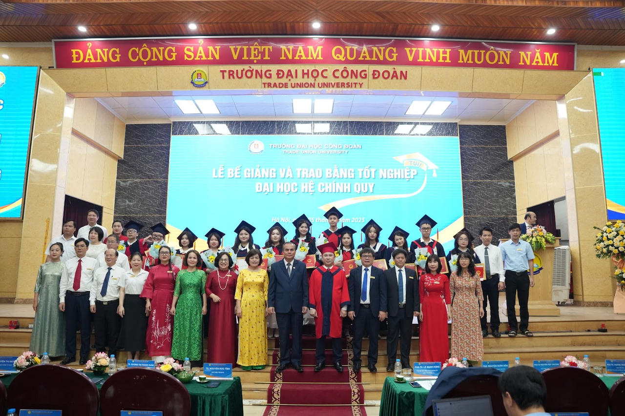 Trường Đại học Công đoàn tổ chức Lễ Bế giảng và Trao Bằng tốt nghiệp năm 2025