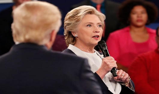 Những khoảnh khắc ấn tượng trong cuộc tranh luận lần 2 giữa Trump-Clinton