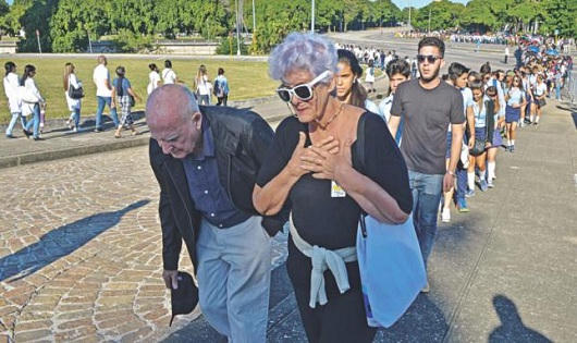 Người Cuba khóc nức nở tiễn biệt lãnh tụ Fidel Castro