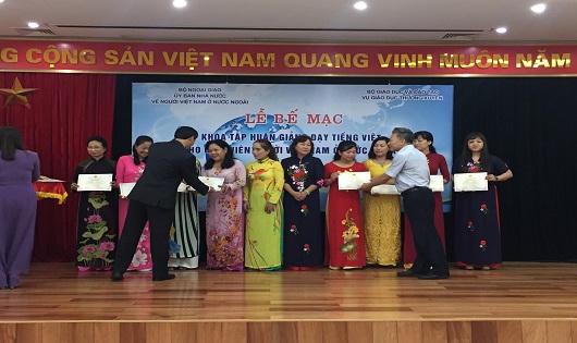 73 giáo viên Việt Nam ở nước ngoài hoàn thành tập huấn giảng dạy tiếng Việt 