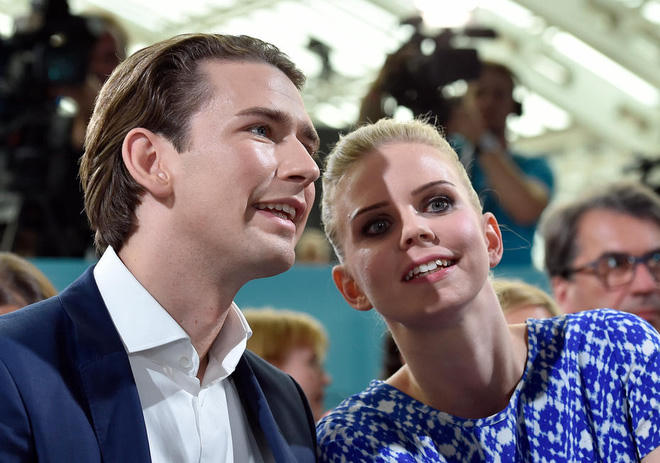 Chuyện tình đáng ngưỡng mộ của vị nguyên thủ trẻ nhất thế giới 