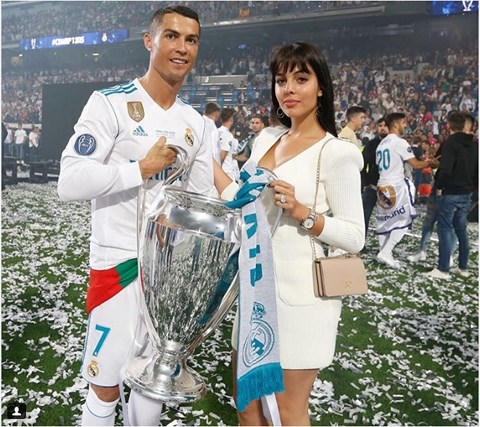 Dàn người đẹp nóng bỏng nhất của các danh thủ tại World Cup