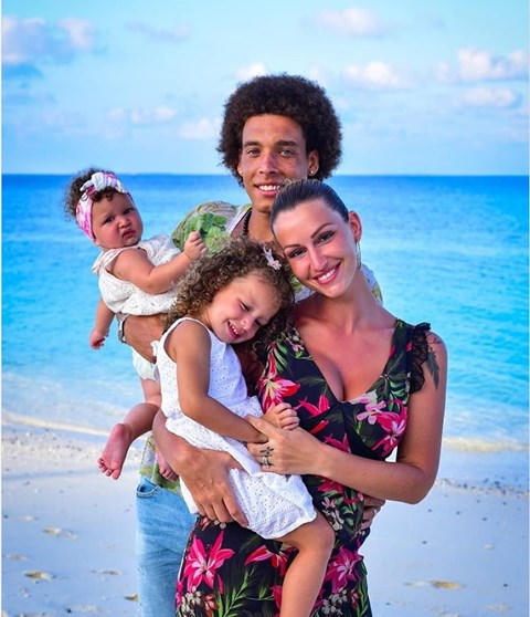 Dàn người đẹp nóng bỏng nhất của các danh thủ tại World Cup