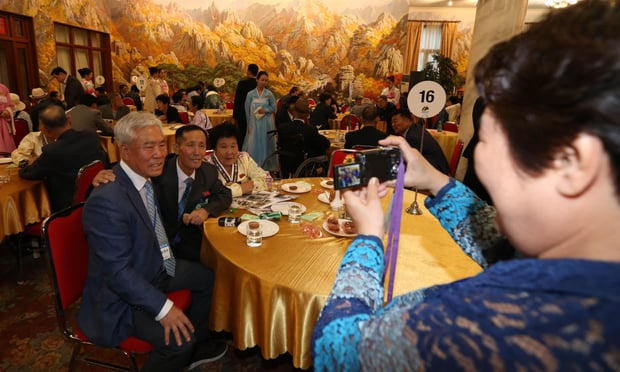 Nghẹn lòng cảnh chia tay khó hẹn ngày gặp lại của những gia đình Liên Triều