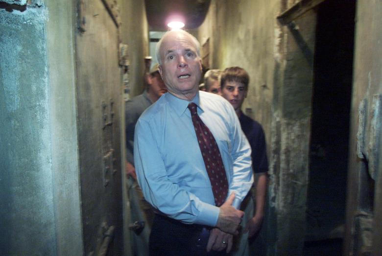 Đời thăng trầm của ông McCain qua ảnh