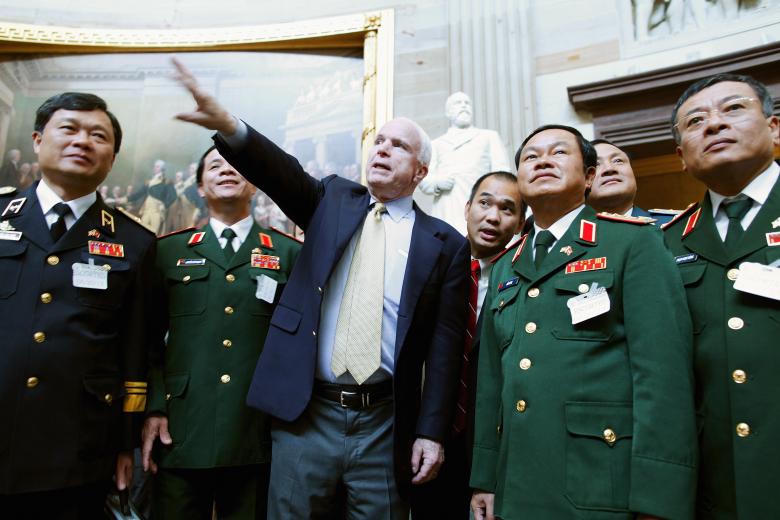 Đời thăng trầm của ông McCain qua ảnh