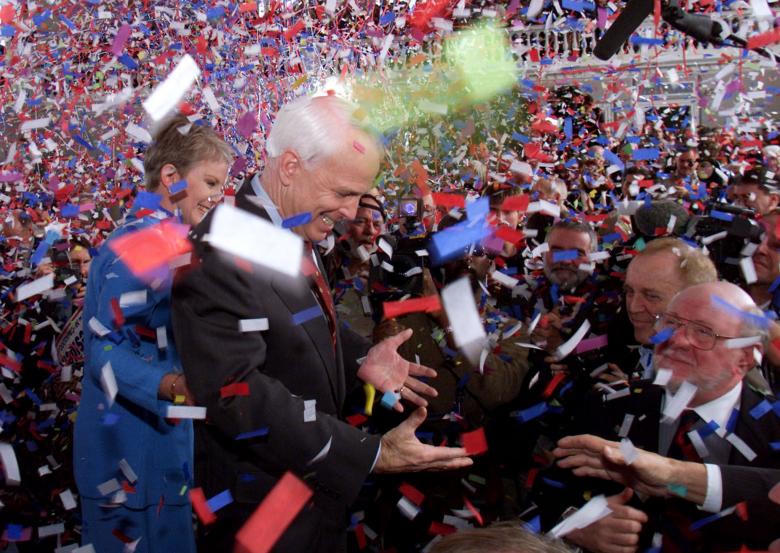 Đời thăng trầm của ông McCain qua ảnh