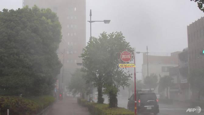 Bão mạnh nhất 1/4 thế kỷ quét qua Nhật Bản