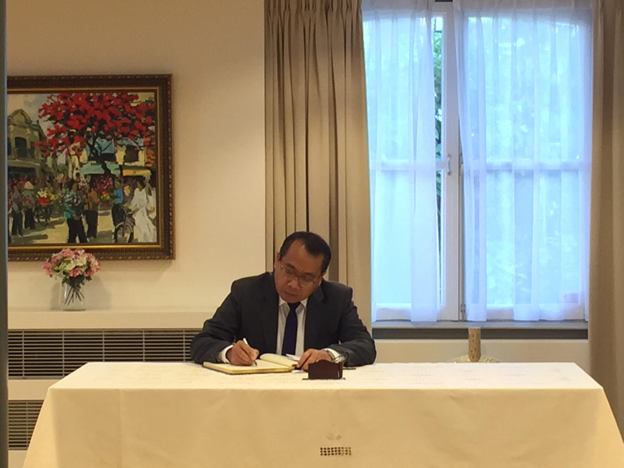 ĐSQ Việt Nam tại Hà Lan mở sổ tang và tổ chức viếng Chủ tịch nước Trần Đại Quang