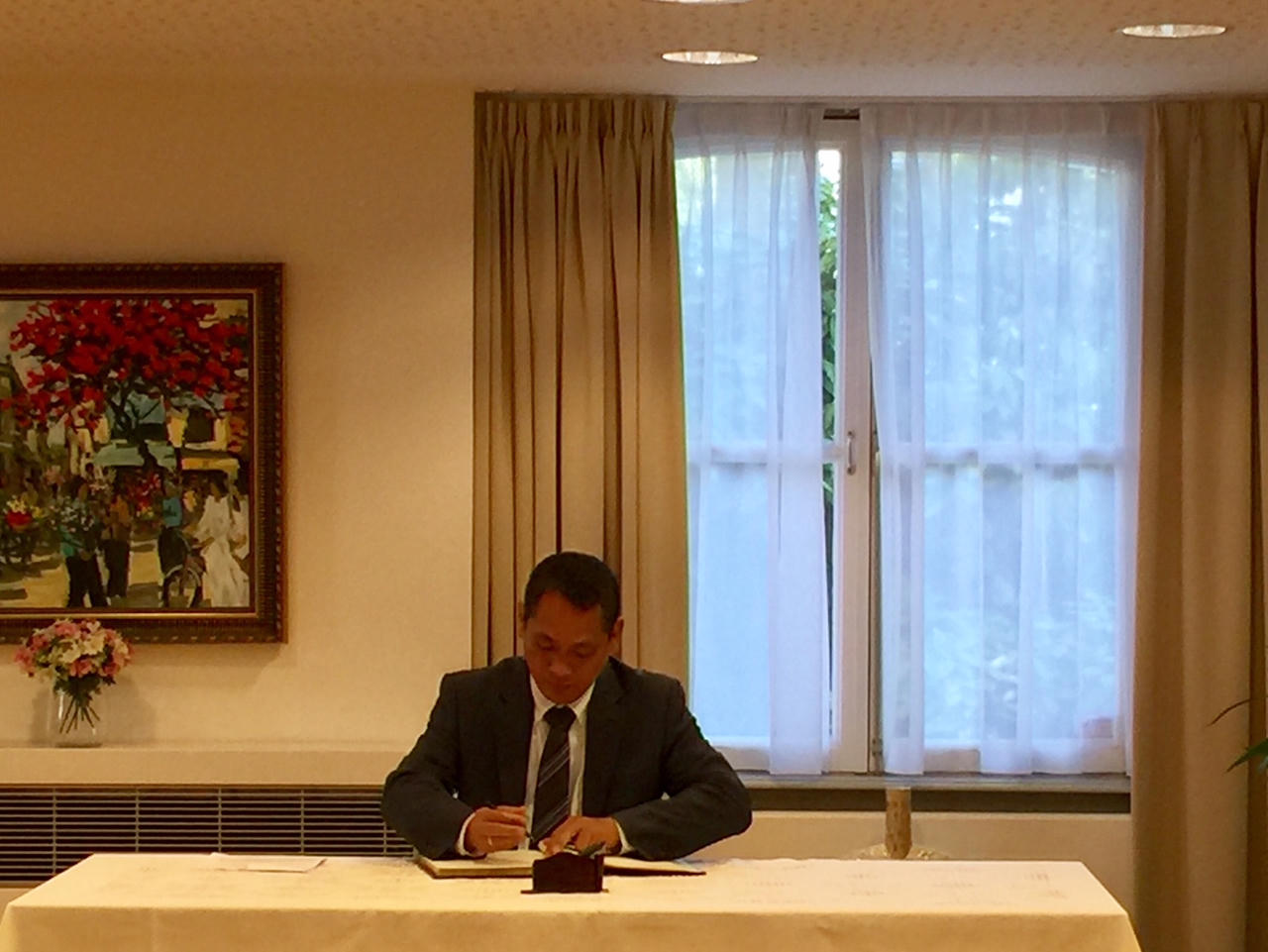 ĐSQ Việt Nam tại Hà Lan mở sổ tang và tổ chức viếng Chủ tịch nước Trần Đại Quang