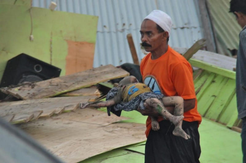 Số nạn nhân động đất – sóng thần tại Indonesia vượt quá 1.200 người