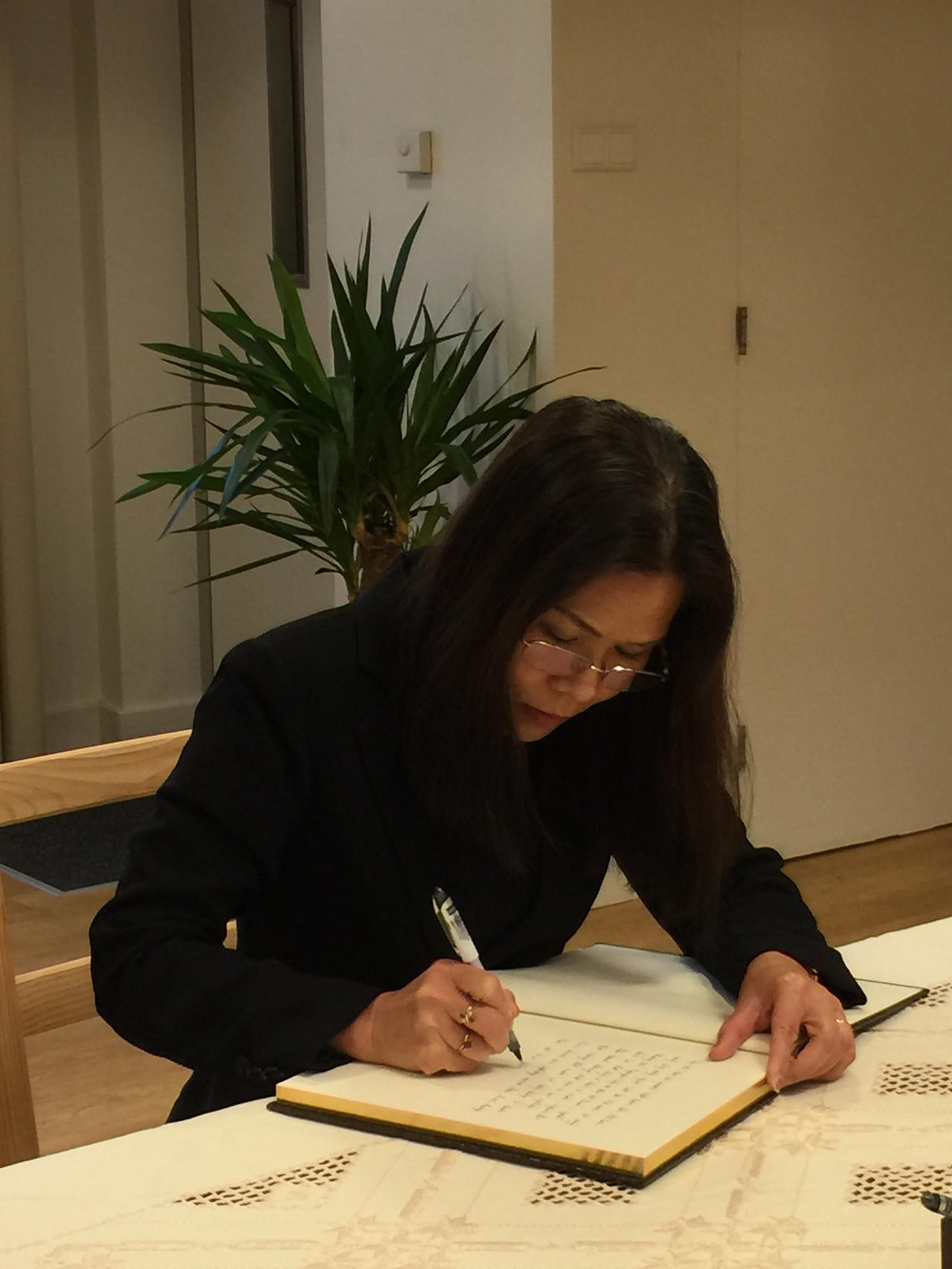 ĐSQ Việt Nam tại Hà Lan mở sổ tang, tổ chức viếng nguyên Tổng Bí thư Đỗ Mười