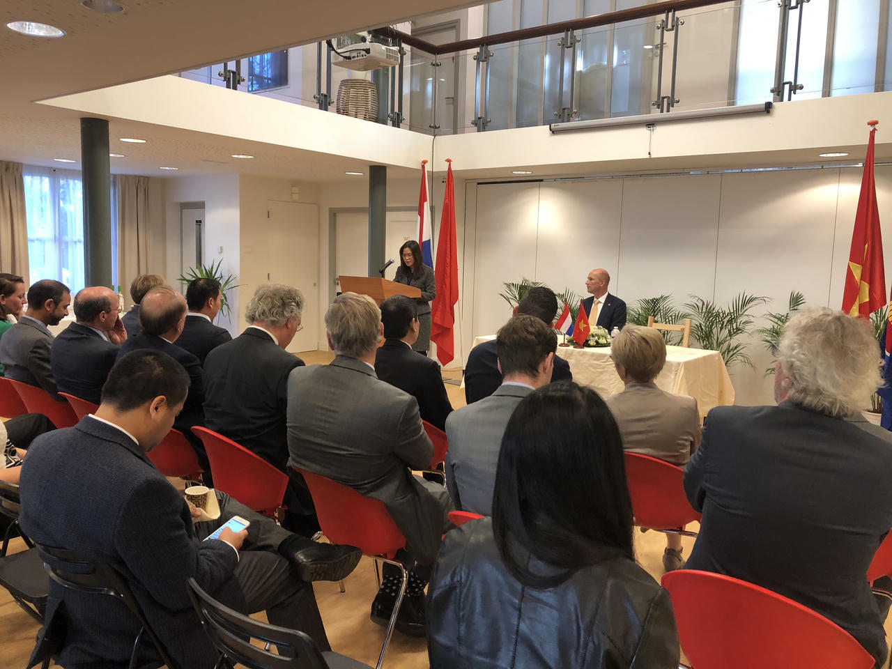 Thông tin tình hình, chính sách kinh tế của Việt Nam cho doanh nghiệp Hà Lan 