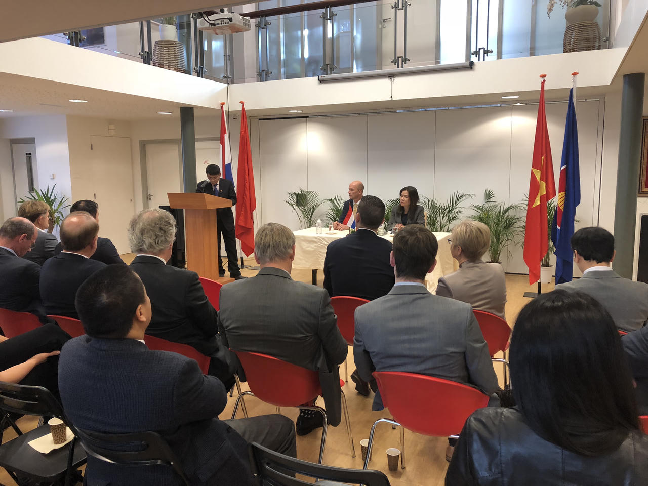 Thông tin tình hình, chính sách kinh tế của Việt Nam cho doanh nghiệp Hà Lan 