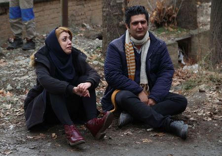 Máy bay rơi khiến 15 người chết ở Iran do nhầm đường băng?