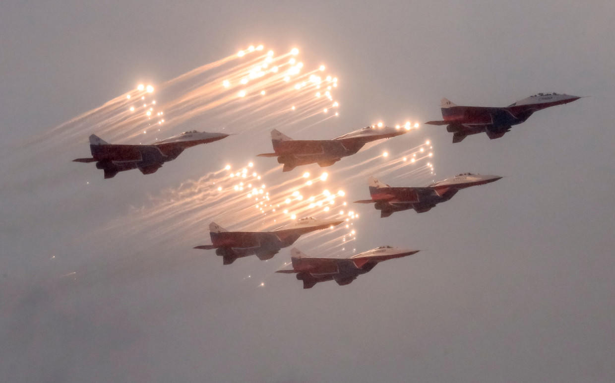 Hoành tráng lễ diễu binh của Nga kỷ niệm 75 năm giải phóng Leningrad 