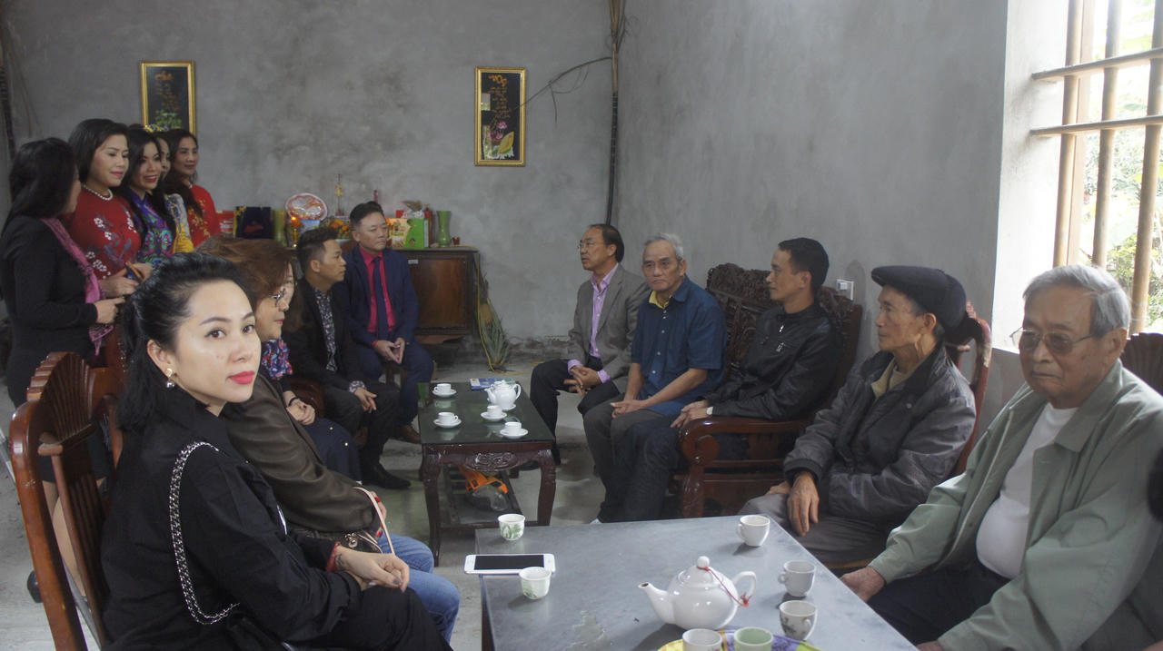 Lan tỏa yêu thương qua tấm lòng những “Đại sứ áo dài”