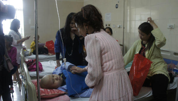 Lan tỏa yêu thương qua tấm lòng những “Đại sứ áo dài”