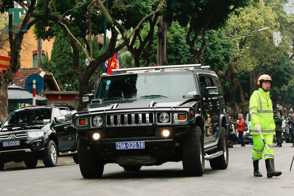 Xe bọc thép đảm bảo an ninh dịp lãnh đạo Mỹ - Triều tới Việt Nam