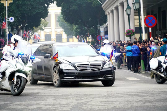 Đoàn xe ông Kim Jong Un về tới khách sạn Melia