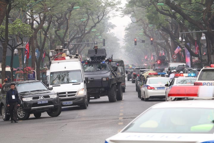 Đoàn xe ông Kim Jong Un về tới khách sạn Melia