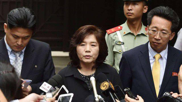 Hai phụ nữ Chủ tịch Kim Jong Un gặp ngay sau khi đến Việt Nam là ai?